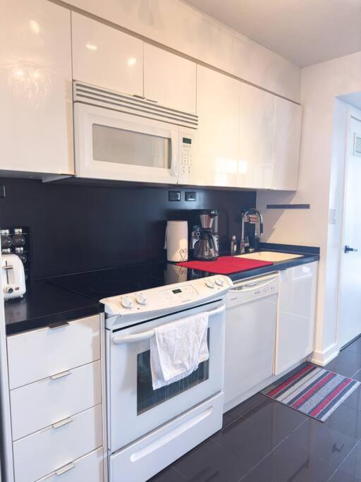 Comfort Two Beds Suite By Cn Tower Rogers Centre Plus Free Parking Toronto Exterior photo